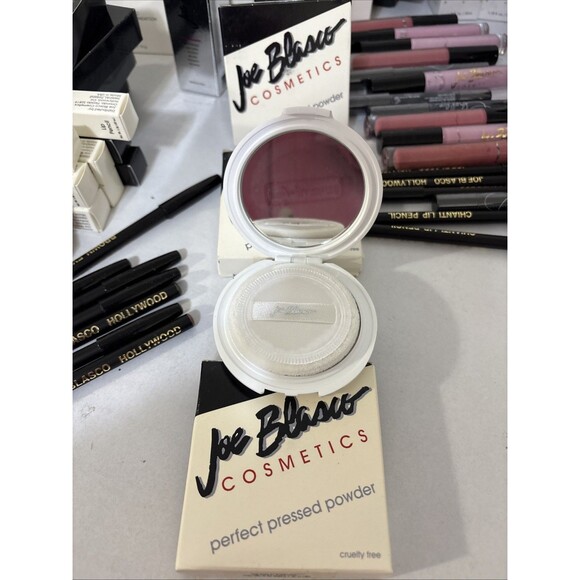 Joe Blasco Perfect Pressed Powder - Perfect Pressed Powder Light Finish .635 oz - Picture 1 of 5